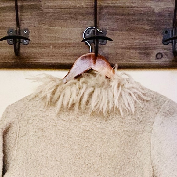 🪶Boho Vintage Tan Thick Boiled Wool Afghan Coat w/ Cream Fur Cuff Accents-M - Picture 4 of 16